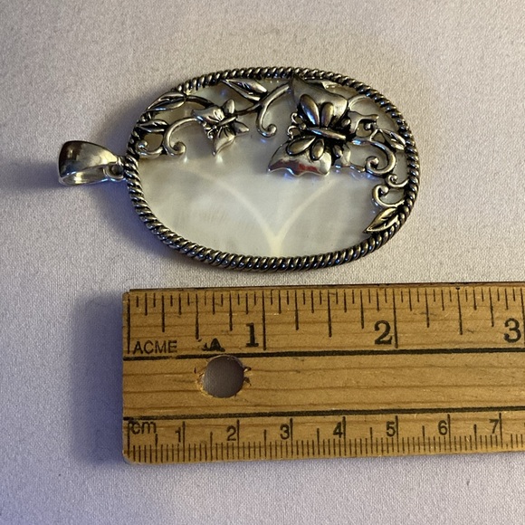 NWOT - Oval Braided Silver Butterfly Abalone Shell Pendant &  Dangle Earrings - Picture 4 of 9